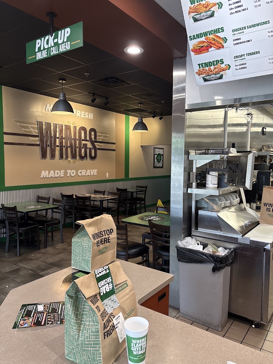 Wingstop Photo 9